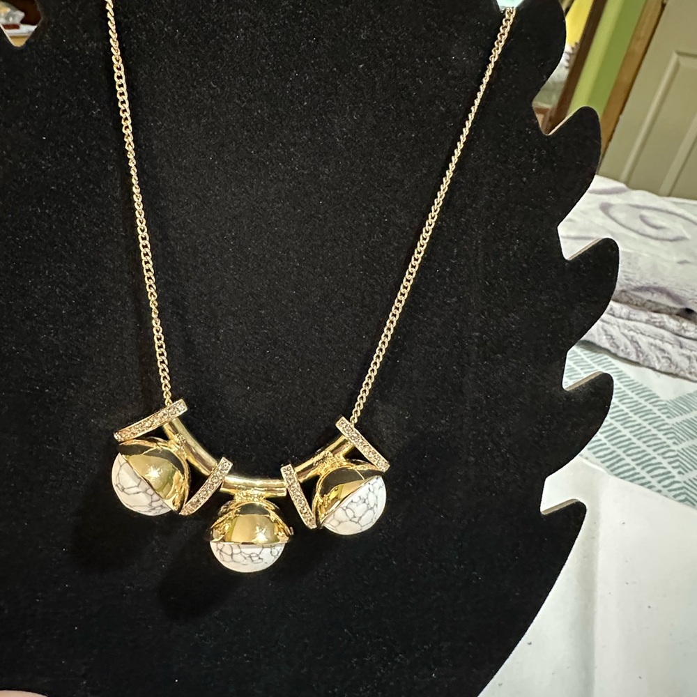 Elegant Gold and White Necklace